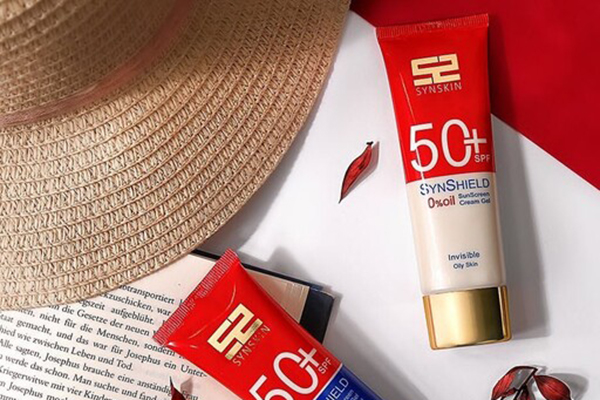 کرم ژل ضد آفتاب بی رنگ فاقد چربی ساین شیلد SPF50 برند ساین اسکین